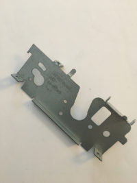 CB760-0CC02 pièce métallique support moteur et maintien perpendiculaire de l'axe d'avancement du papier