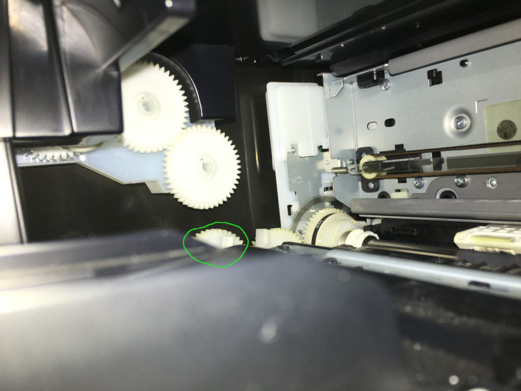 engrenage entouré en vert de l'imprimante MB2150 permettant la suppression de l'erreur 5040