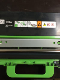 WT-223CL procédez vous même au remplacement de la boite de toner usagé, dès que votre imprimante vous prescrit de le faire.