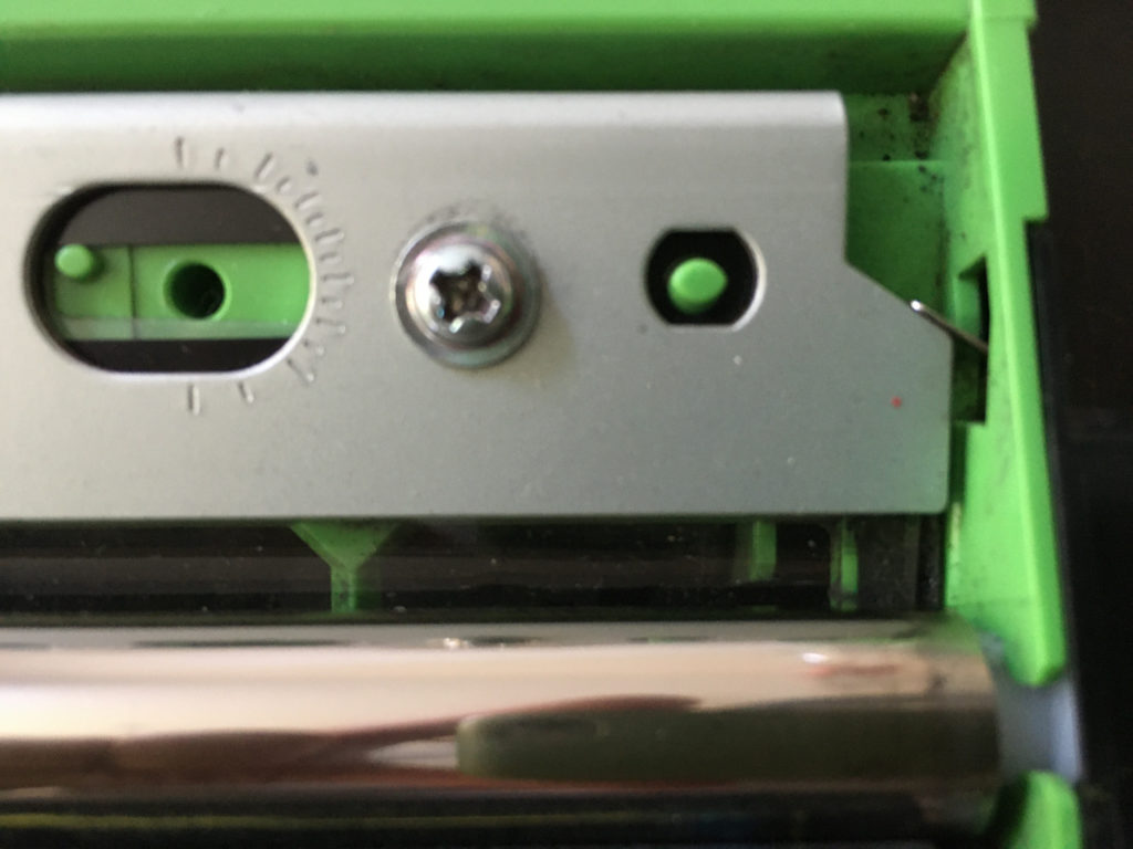 contact avec la lame d'essuyage de la boite toner usagé